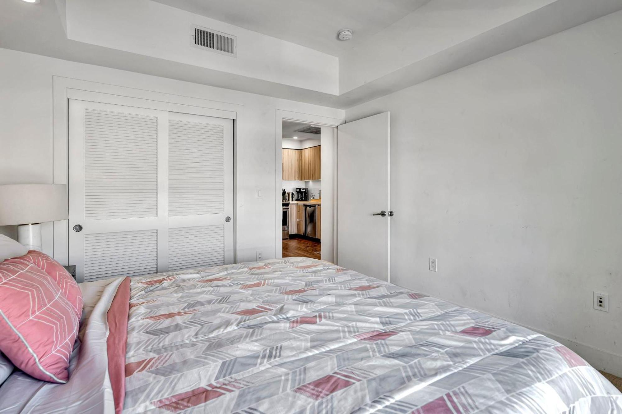 13 Luxury Apartment Los Angeles Exterior photo