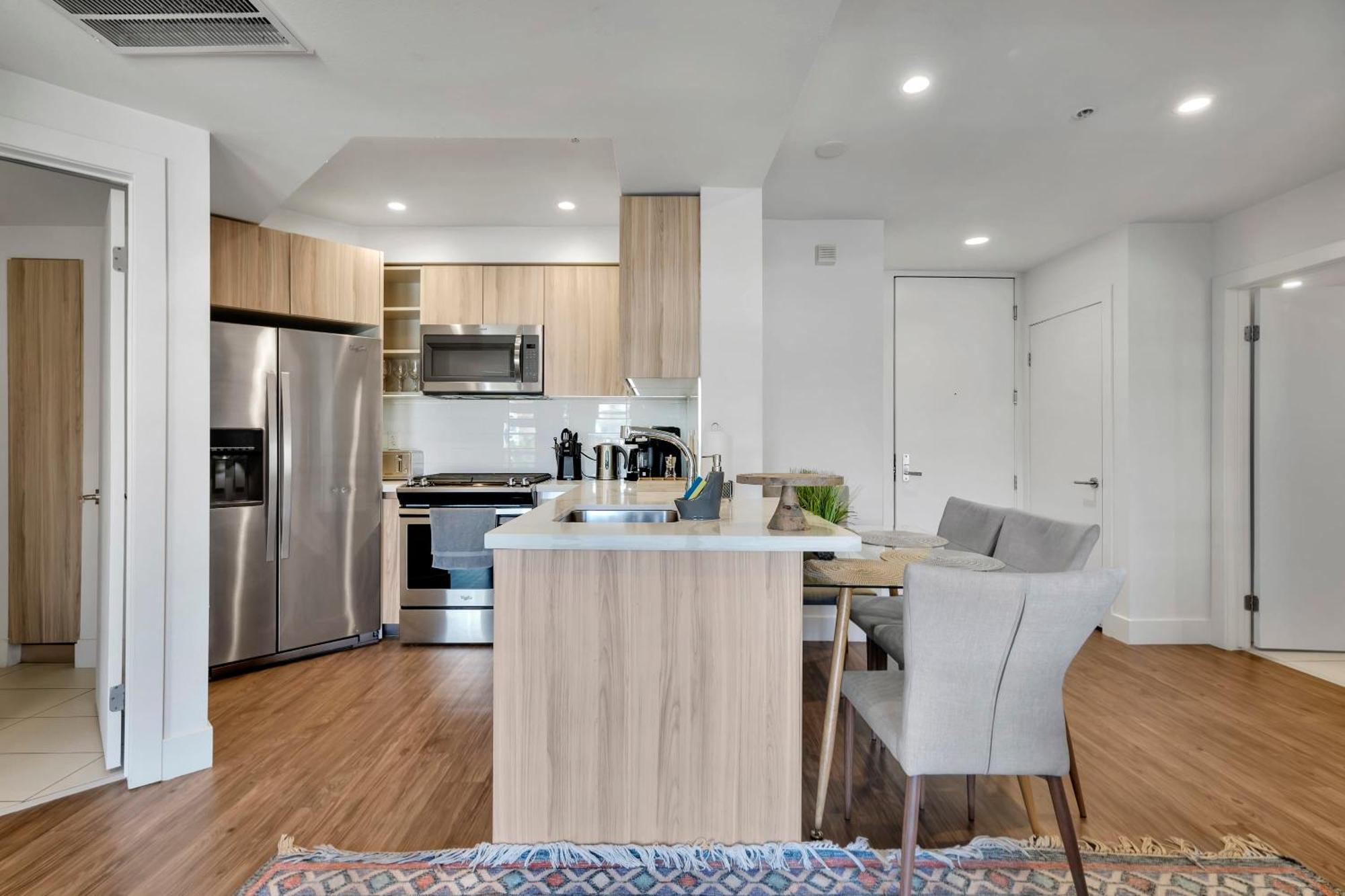 13 Luxury Apartment Los Angeles Exterior photo