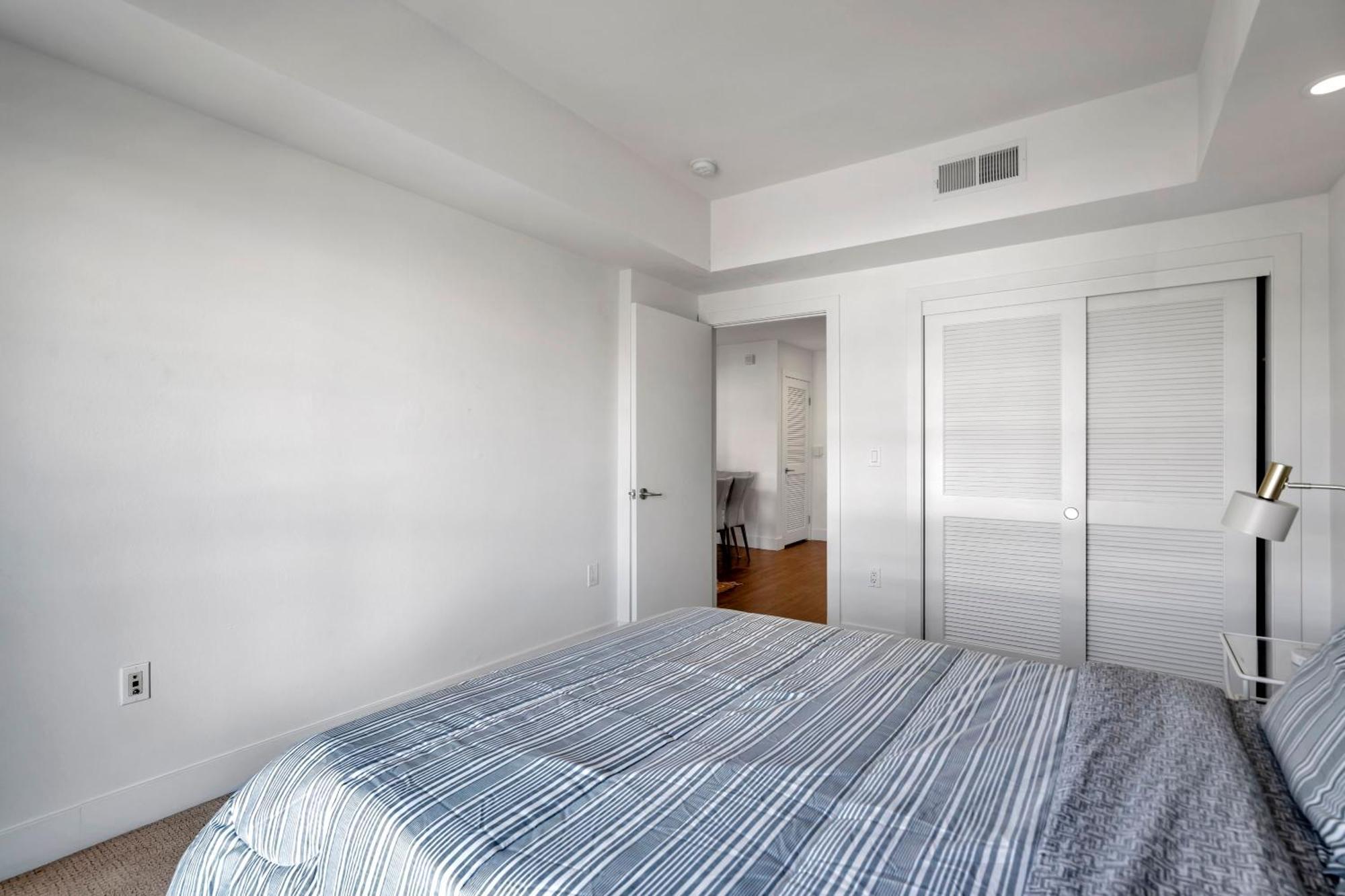 13 Luxury Apartment Los Angeles Exterior photo