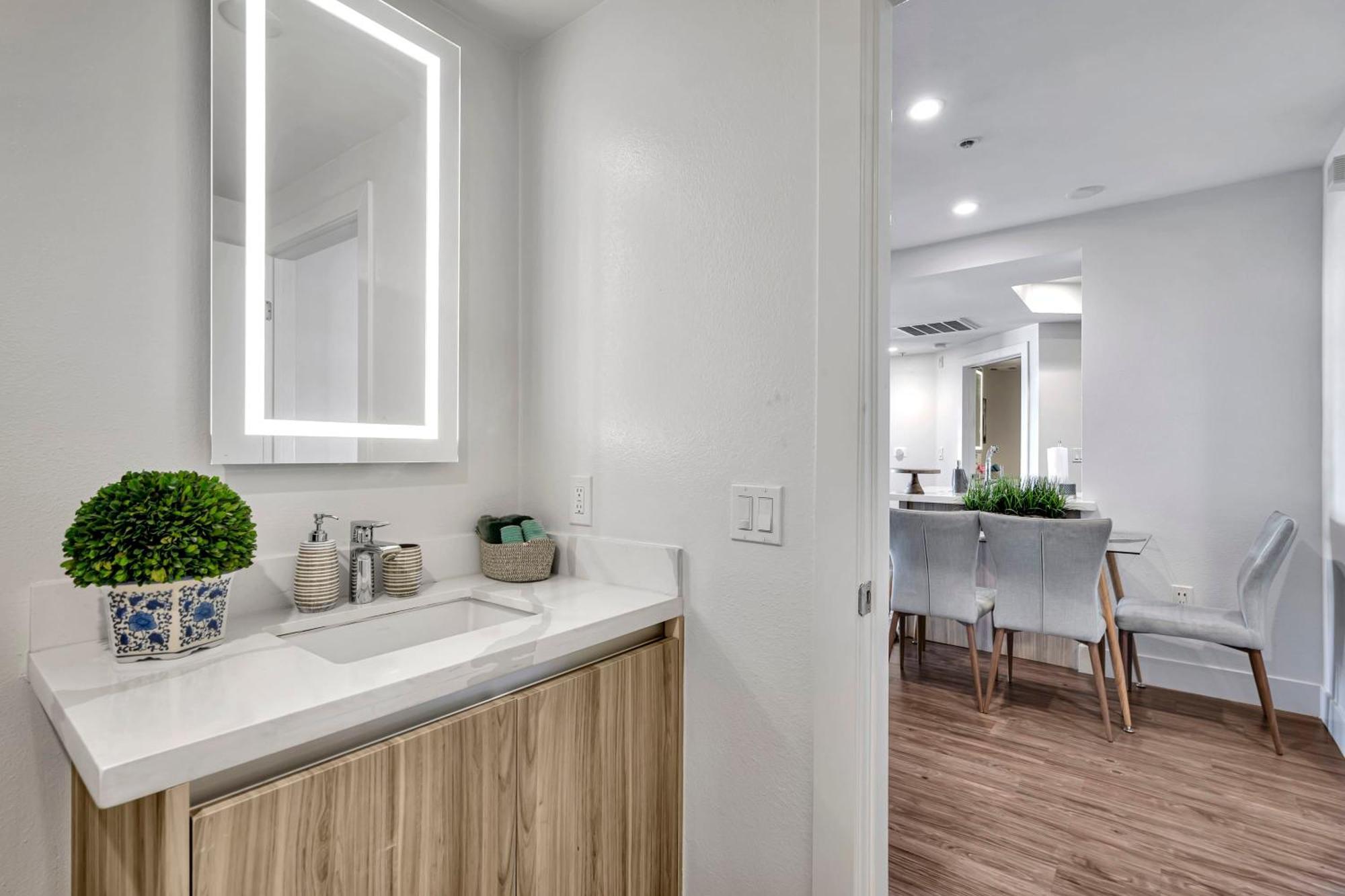 13 Luxury Apartment Los Angeles Exterior photo