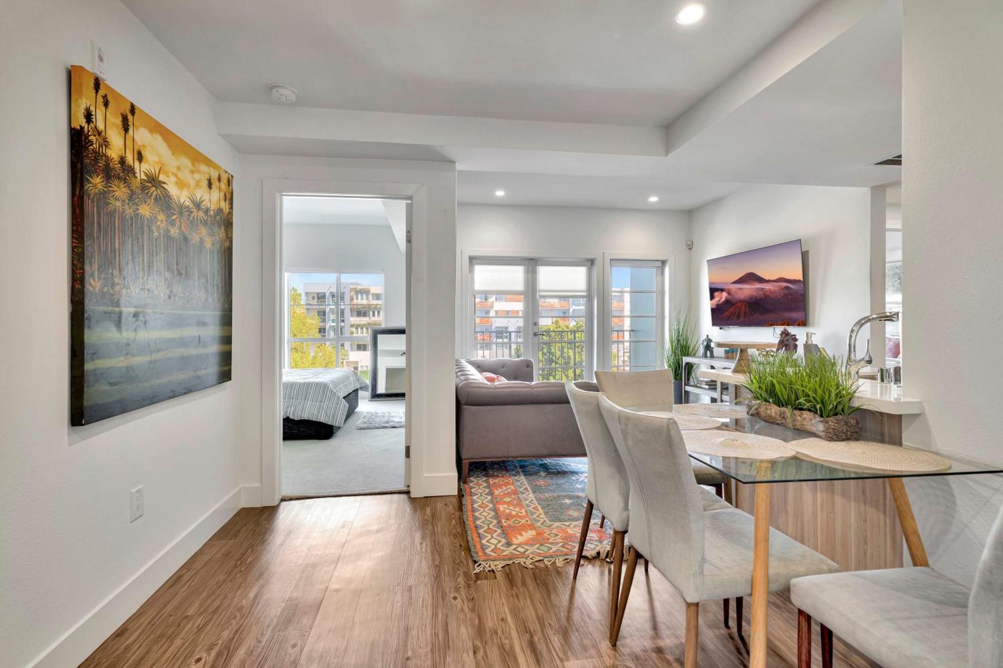 13 Luxury Apartment Los Angeles Exterior photo
