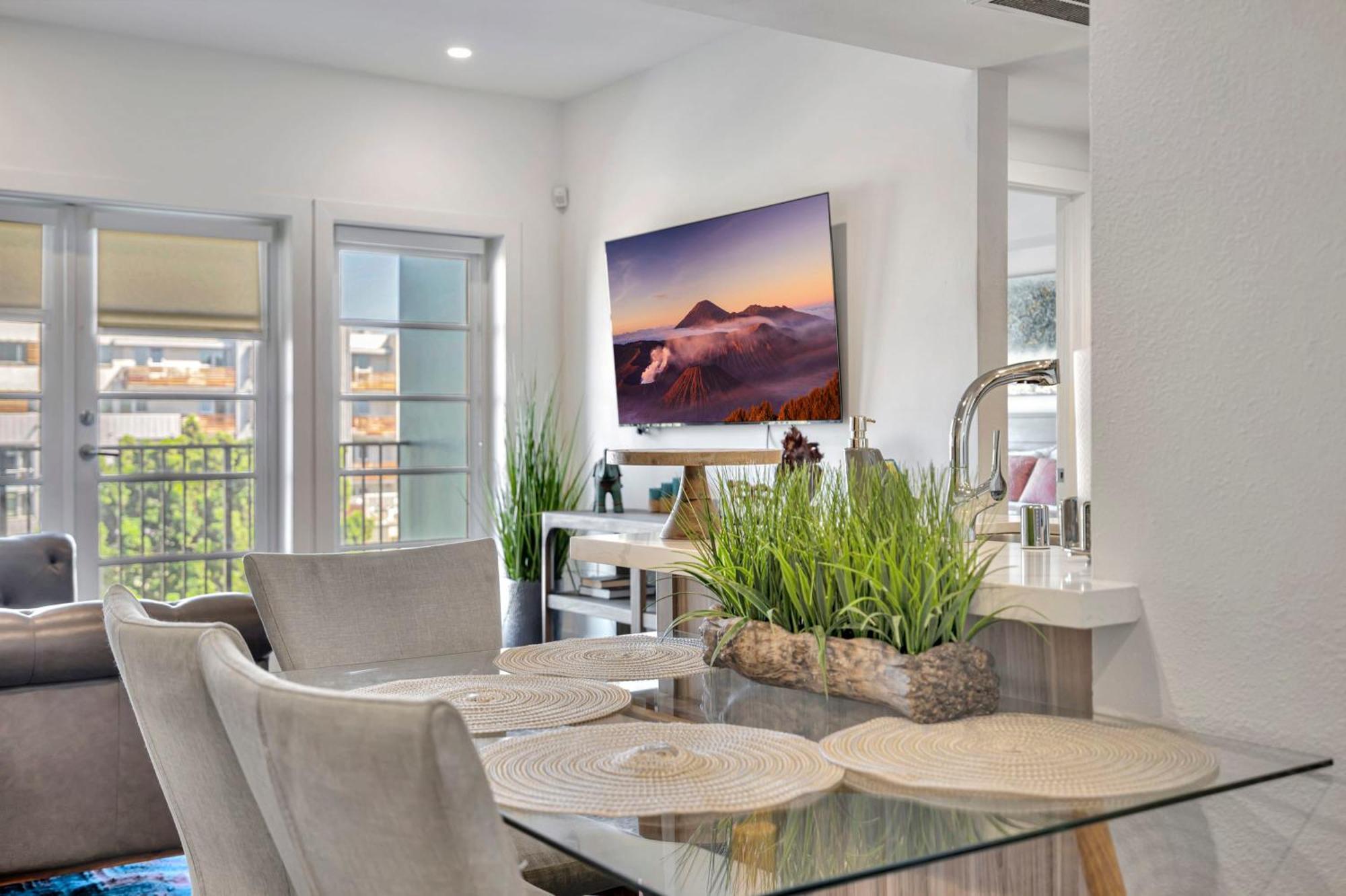 13 Luxury Apartment Los Angeles Exterior photo