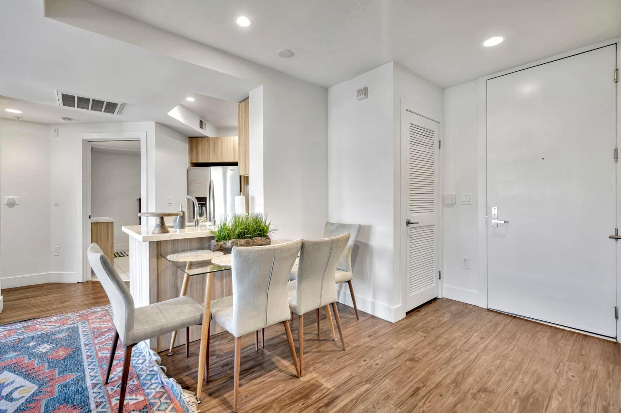 13 Luxury Apartment Los Angeles Exterior photo