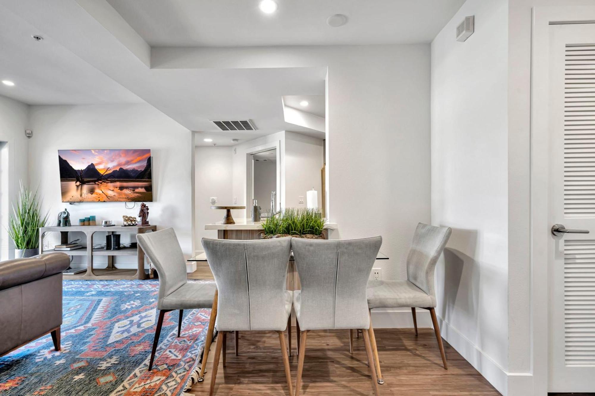 13 Luxury Apartment Los Angeles Exterior photo