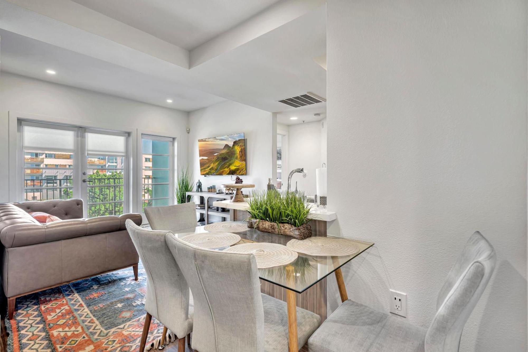 13 Luxury Apartment Los Angeles Exterior photo